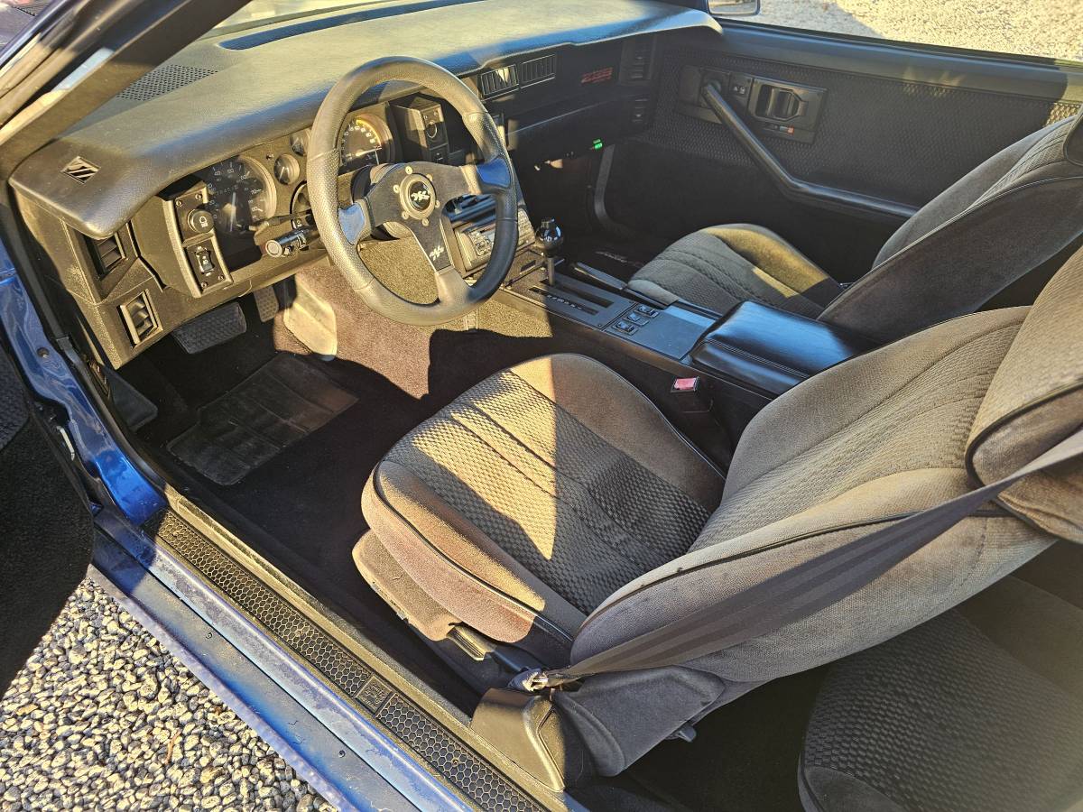 Chevy-iroc-z28-1985-blue-5