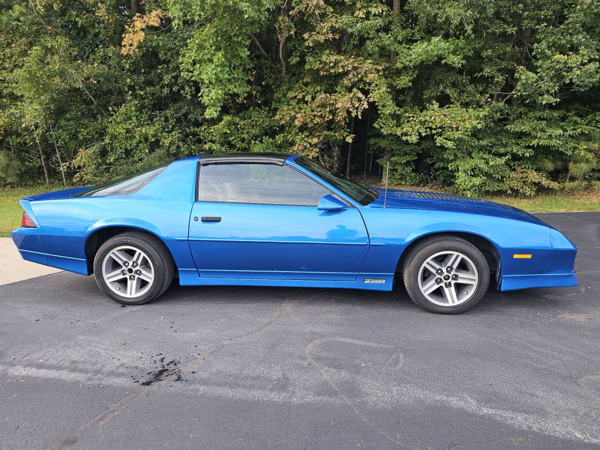 Chevy-iroc-z28-1985-blue