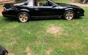 Chevy-iroc-z28-camaro-1986-black-1