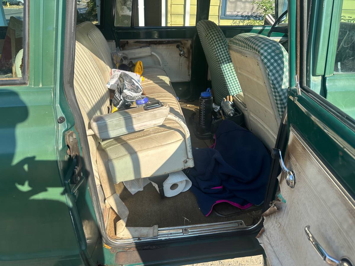Chevy-k-10-suburban-1971-green-10