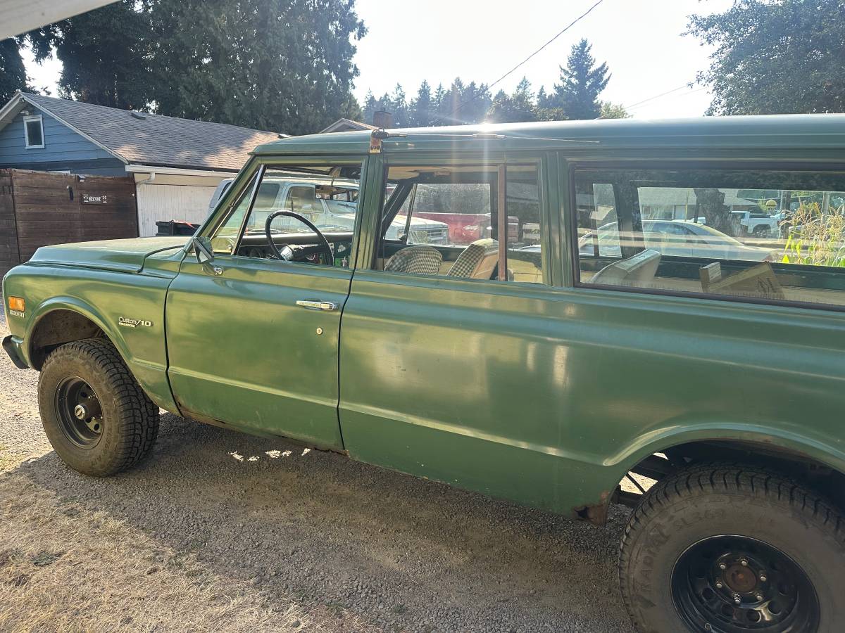 Chevy-k-10-suburban-1971-green-12