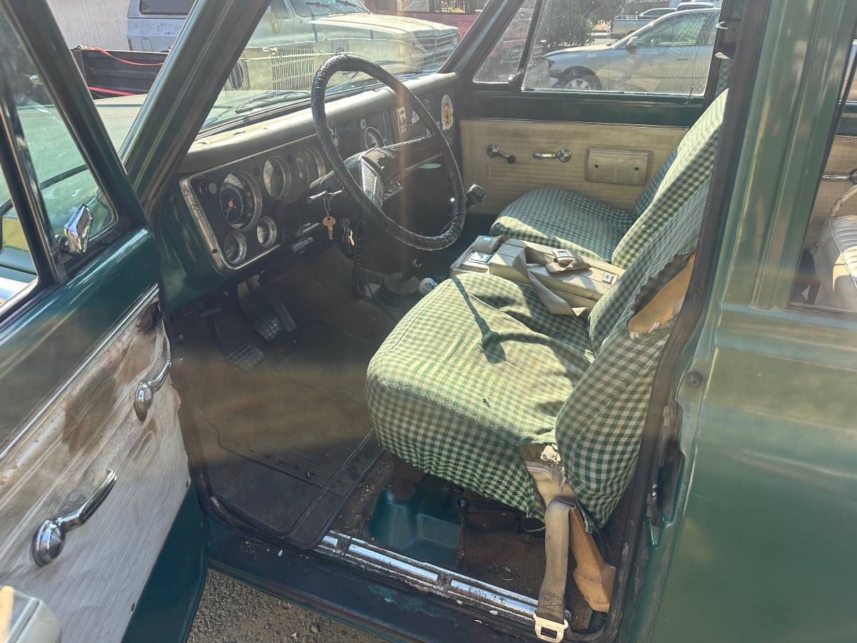Chevy-k-10-suburban-1971-green-13