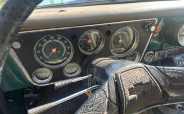Chevy-k-10-suburban-1971-green-14