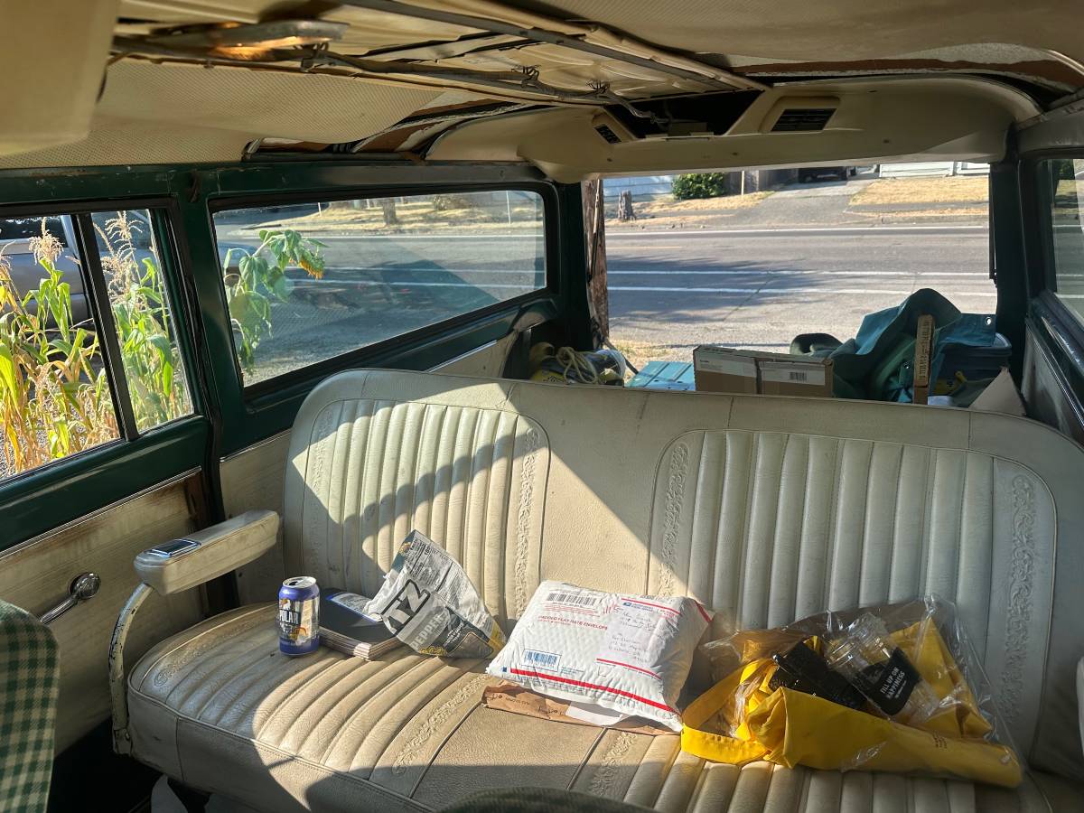 Chevy-k-10-suburban-1971-green-16