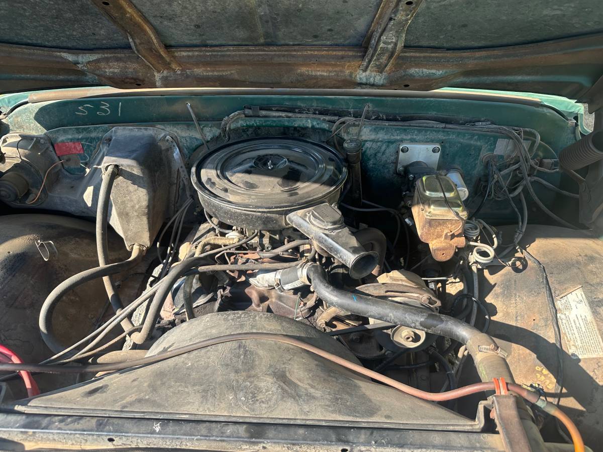 Chevy-k-10-suburban-1971-green-17