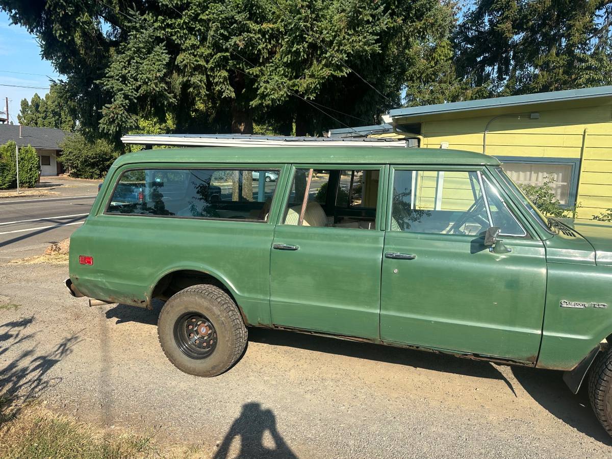 Chevy-k-10-suburban-1971-green-4