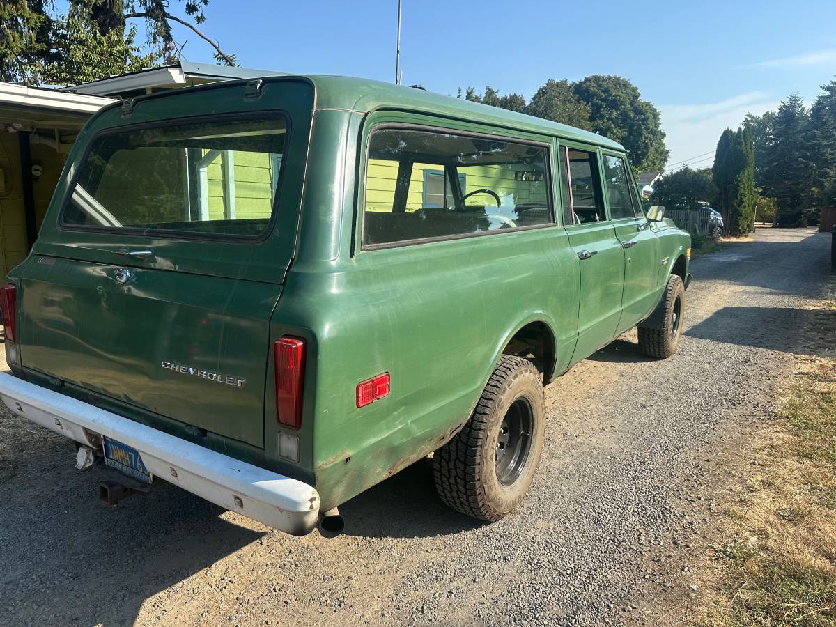 Chevy-k-10-suburban-1971-green-5