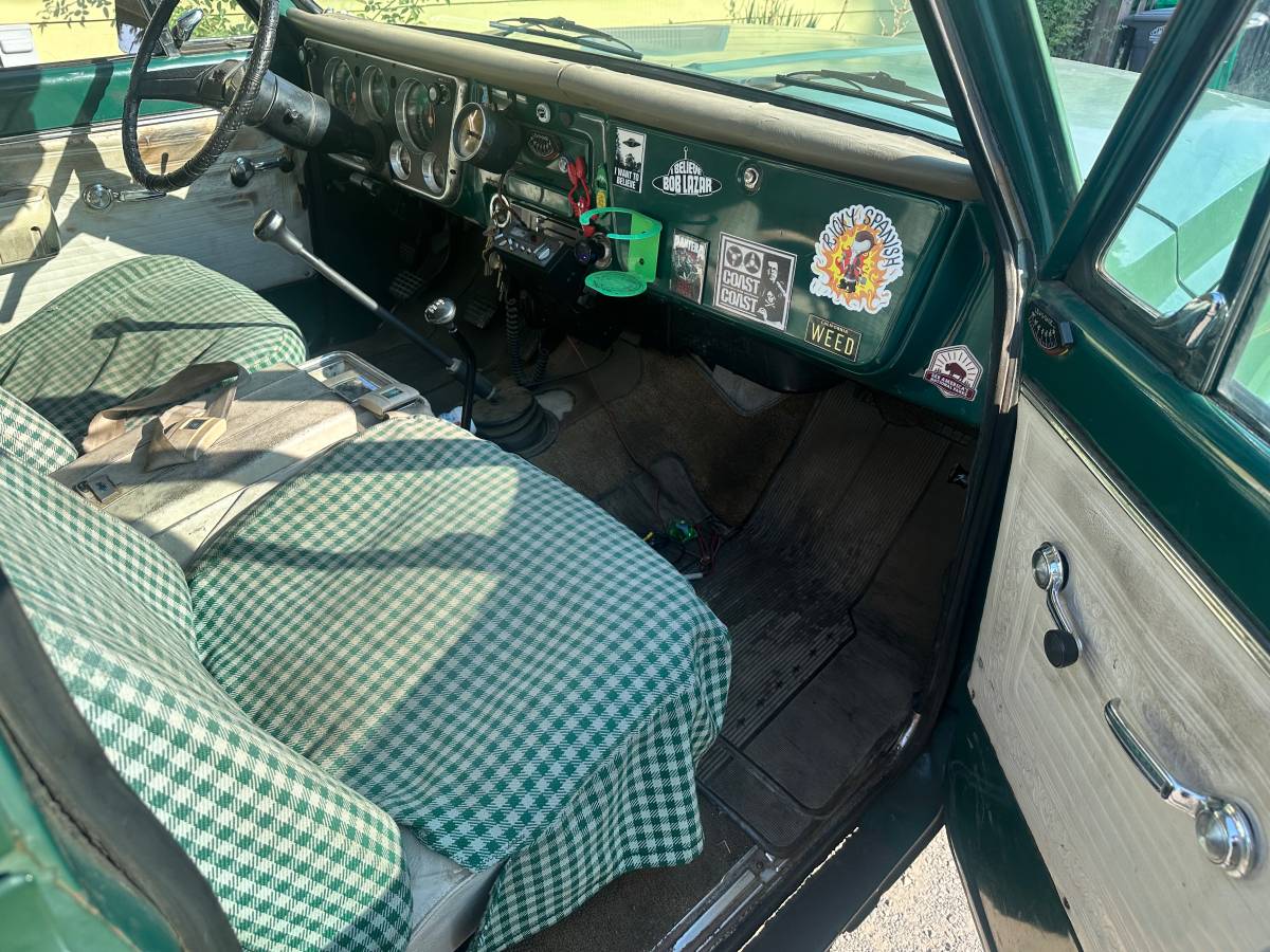 Chevy-k-10-suburban-1971-green-7