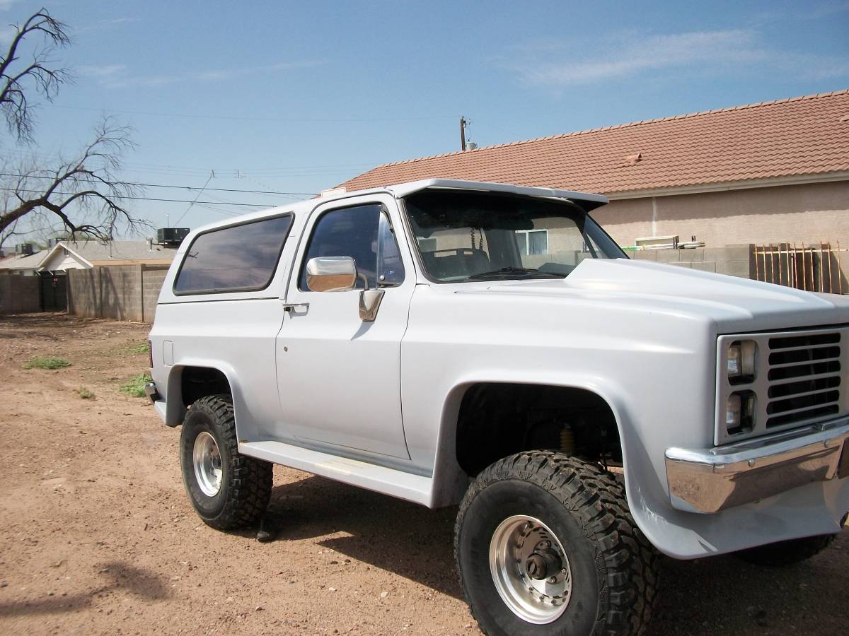 Chevy-k-5-1983-grey-10