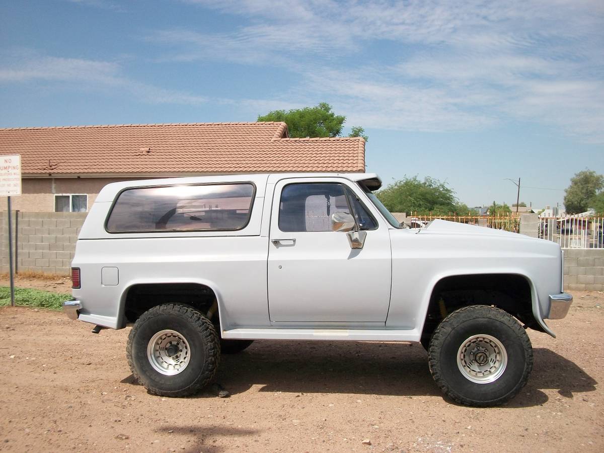 Chevy-k-5-1983-grey-11