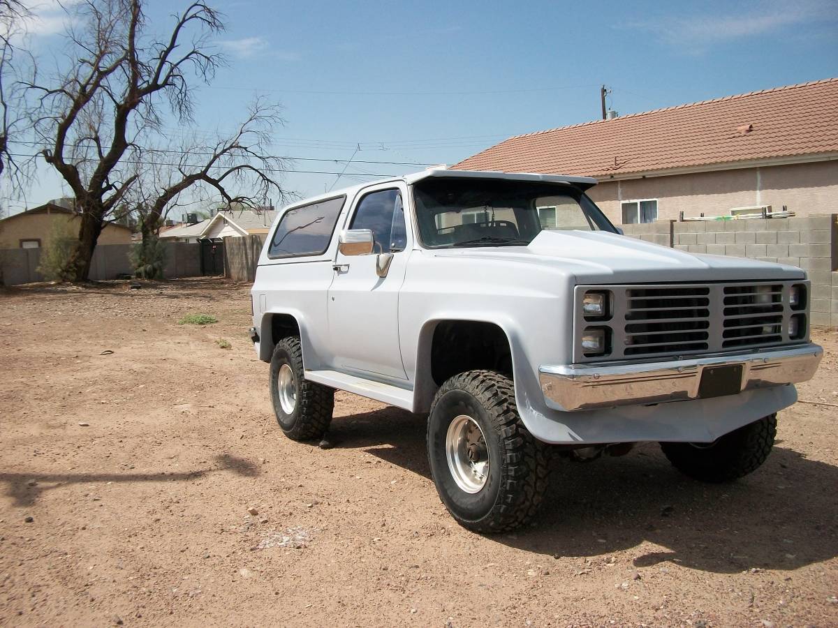 Chevy-k-5-1983-grey-2