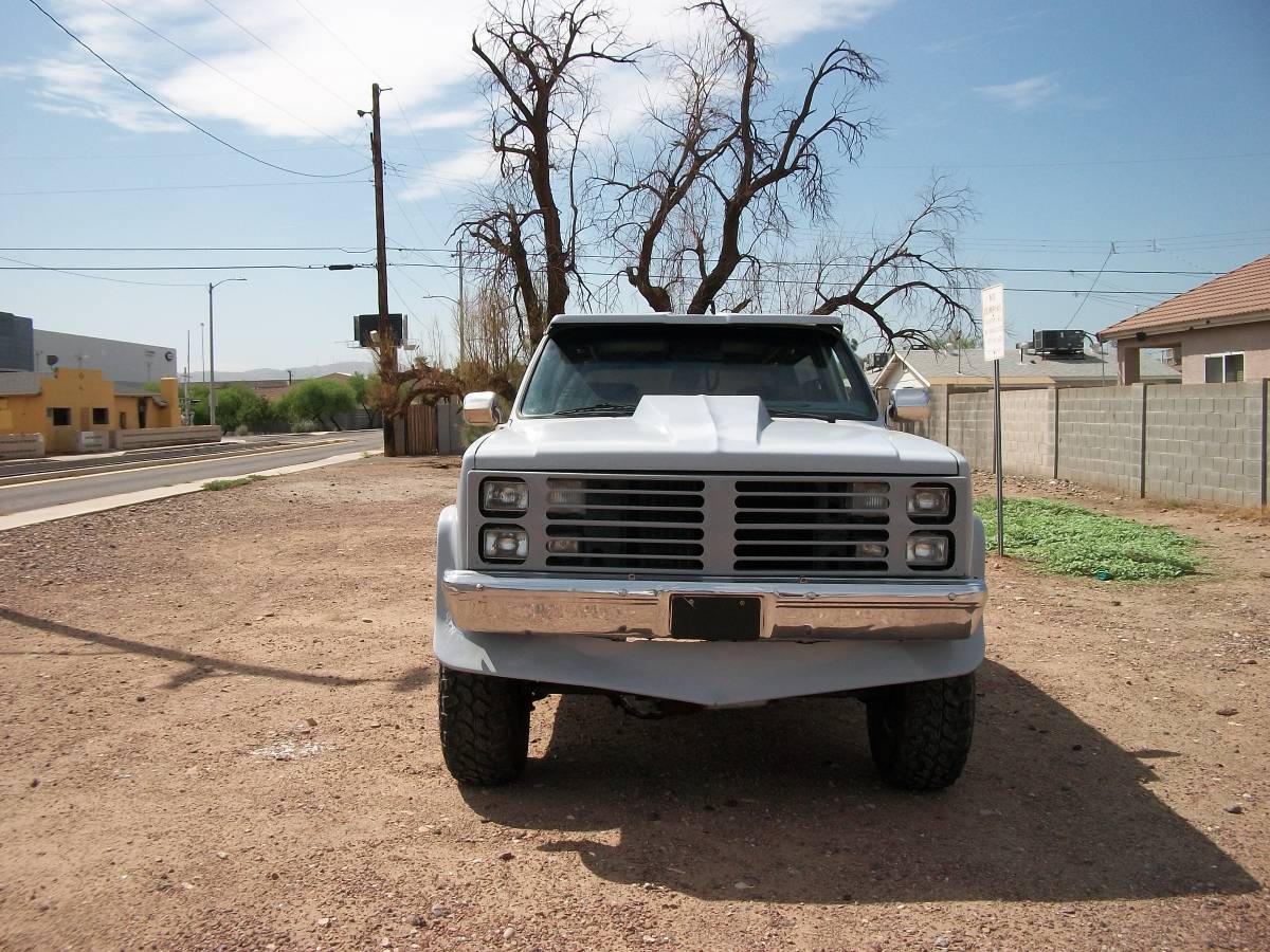 Chevy-k-5-1983-grey-3