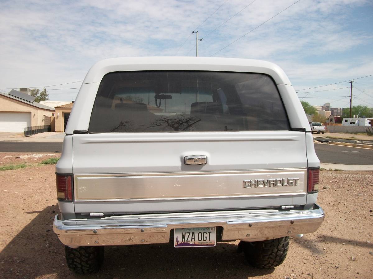 Chevy-k-5-1983-grey-4