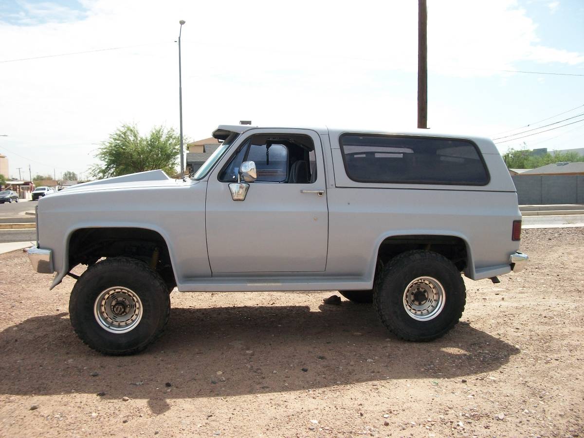 Chevy-k-5-1983-grey