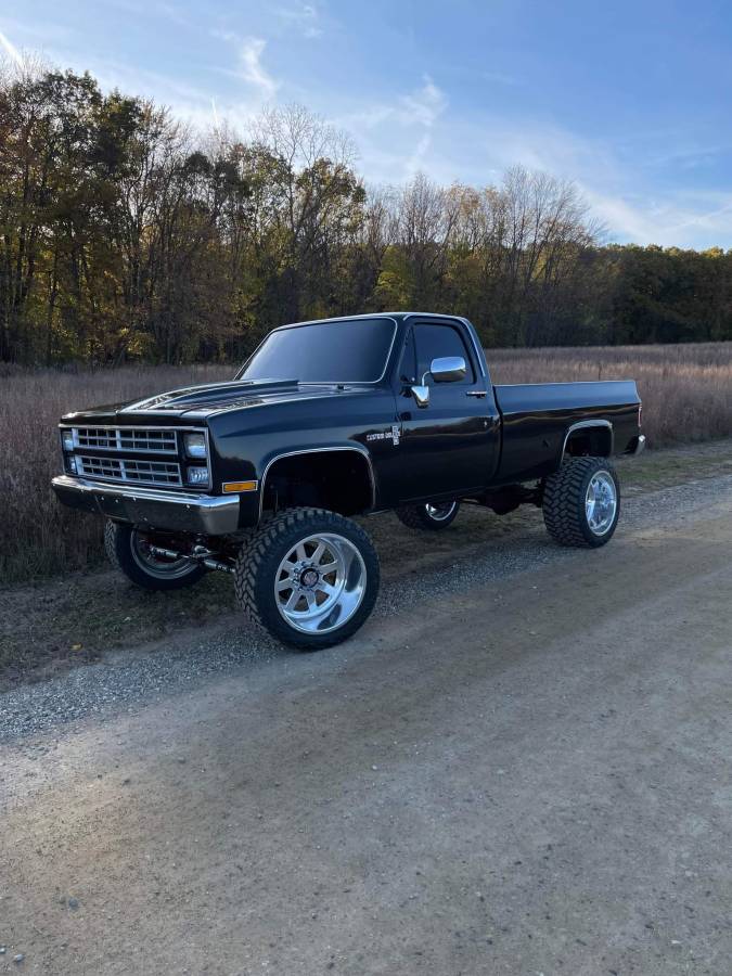 Chevy-k10-4x4-1985-custom-2