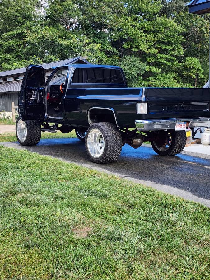 Chevy-k10-4x4-1985-custom-5