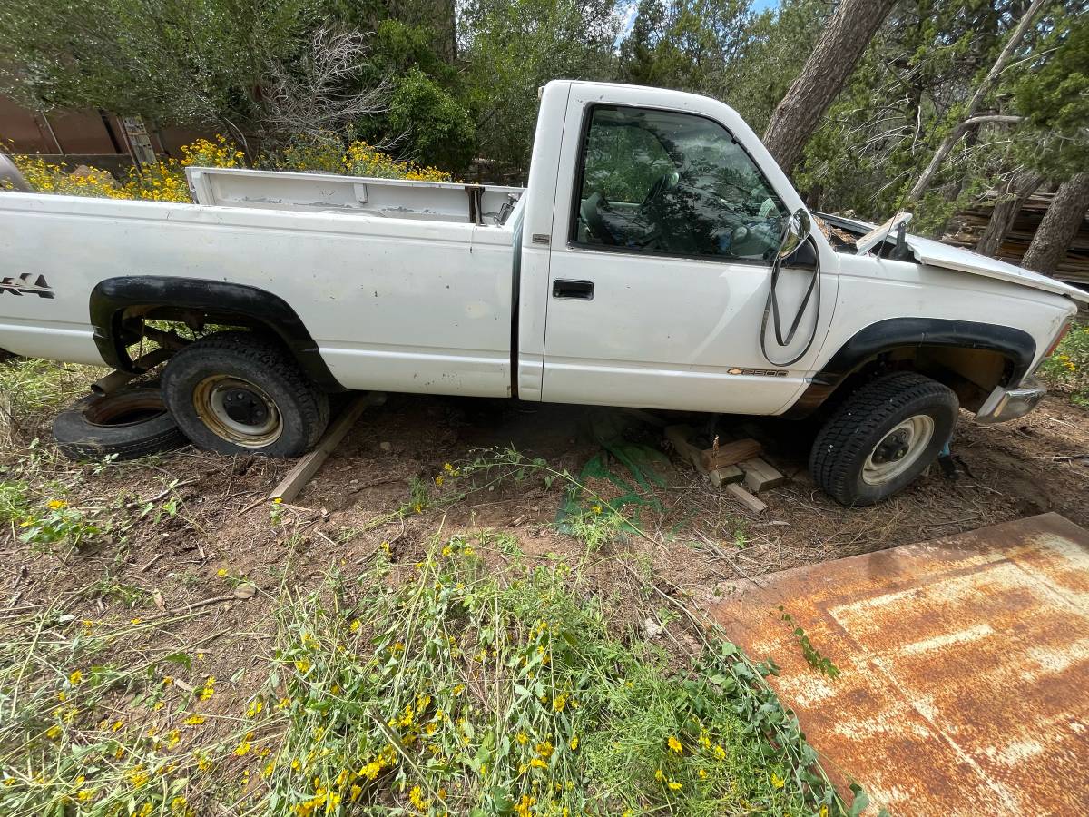 Chevy-k2500-1993-white-10