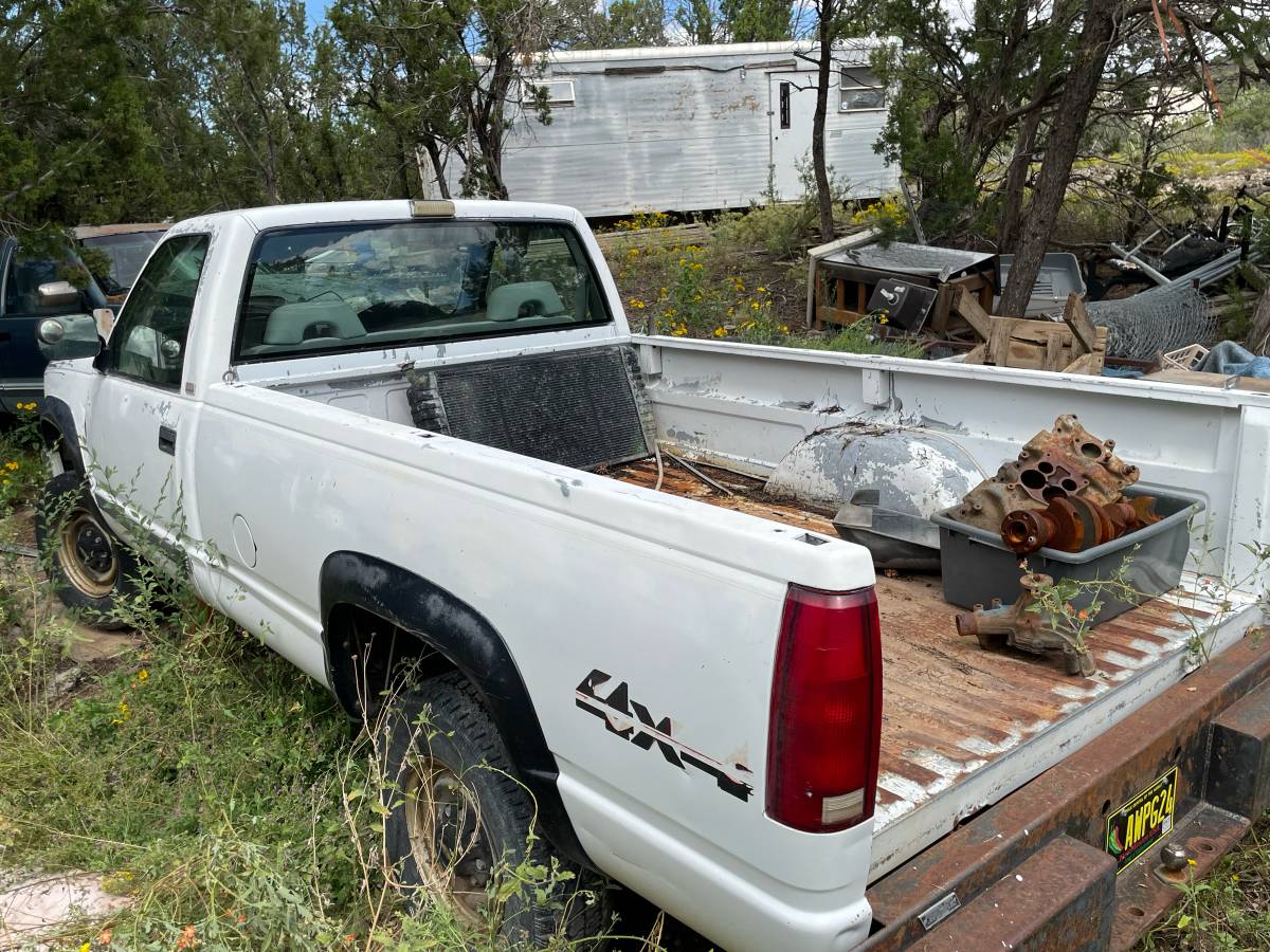 Chevy-k2500-1993-white-4