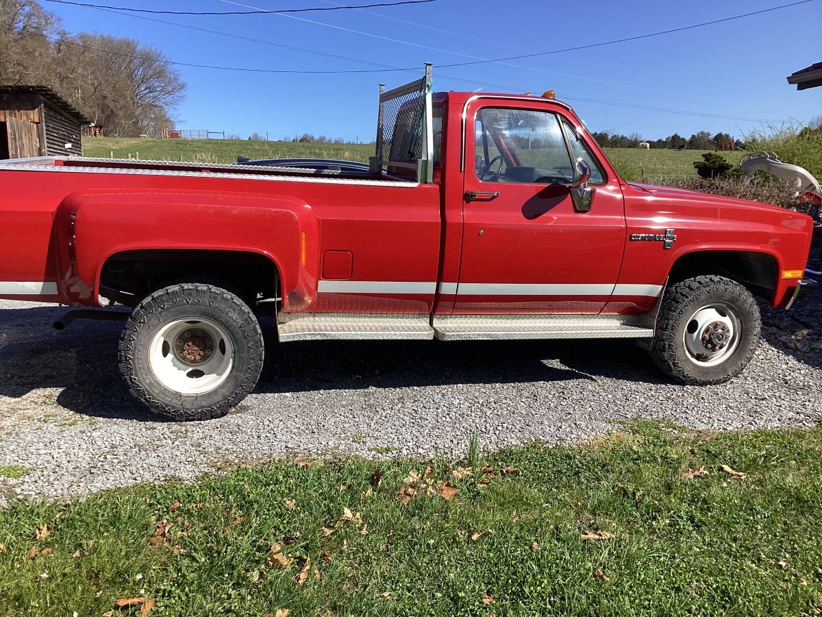 Chevy-k30-1985-red-8