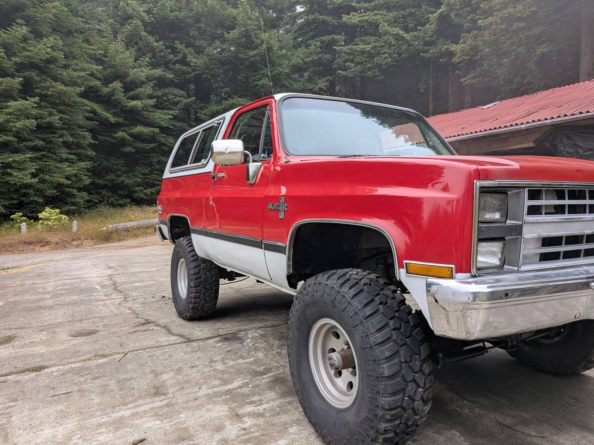 Chevy-k5-blazer-1985-red-1