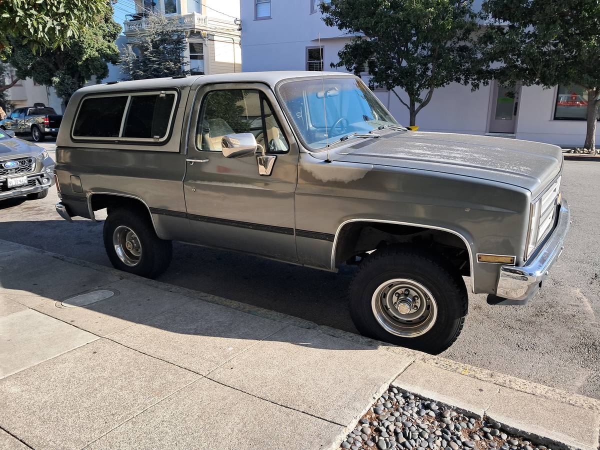 Chevy-k5-blazer-1988-grey-1