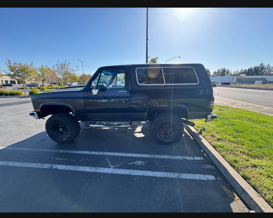 Chevy-k5-blazer-1989-black-3
