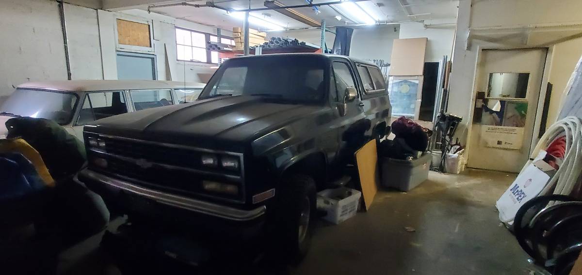 Chevy-k5-blazer-1990-black-1