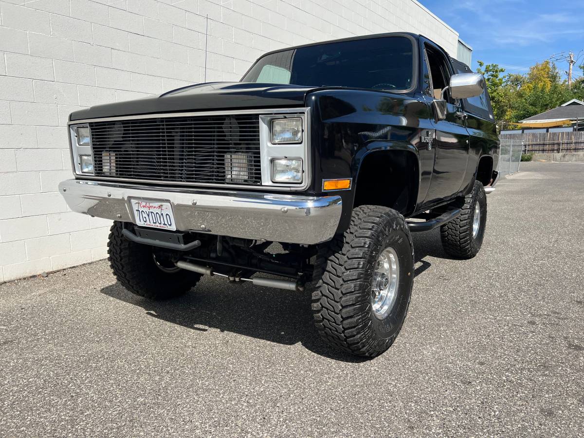 Chevy-k5-blazer-4x4-1988-black-1