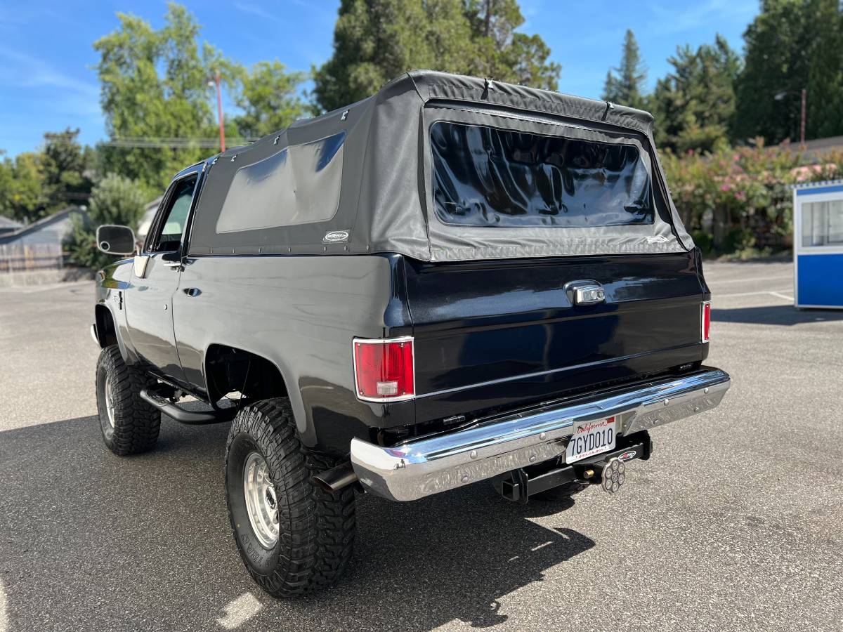 Chevy-k5-blazer-4x4-1988-black-10
