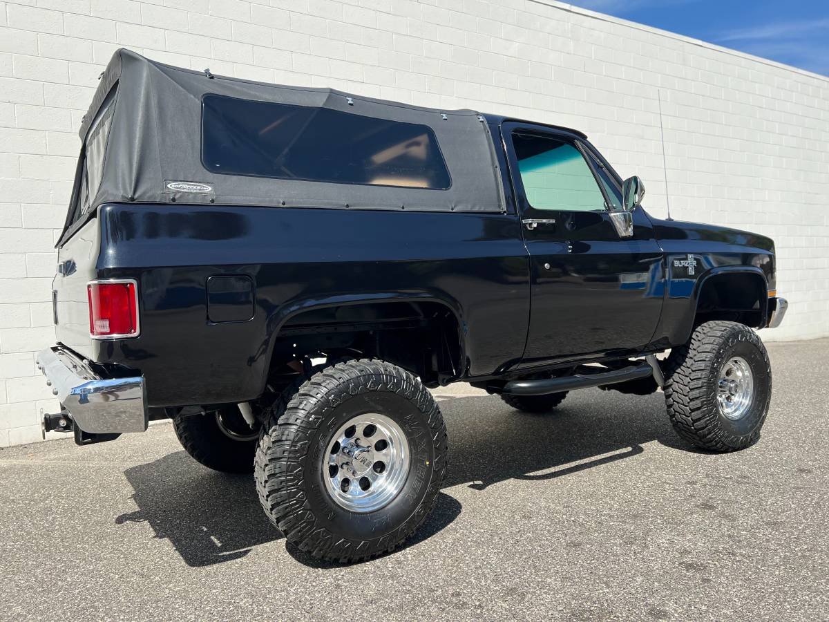 Chevy-k5-blazer-4x4-1988-black-5