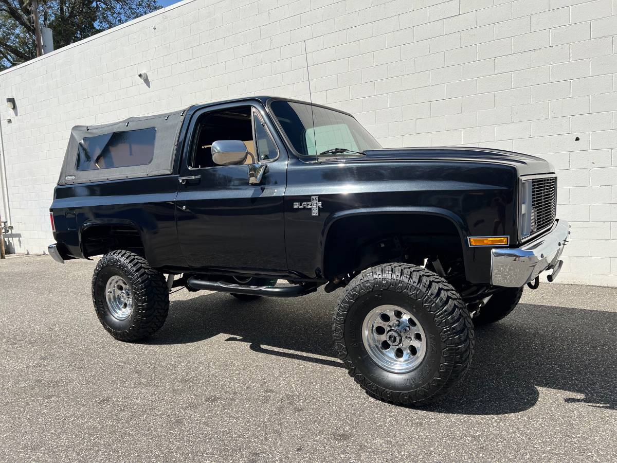 Chevy-k5-blazer-4x4-1988-black-7