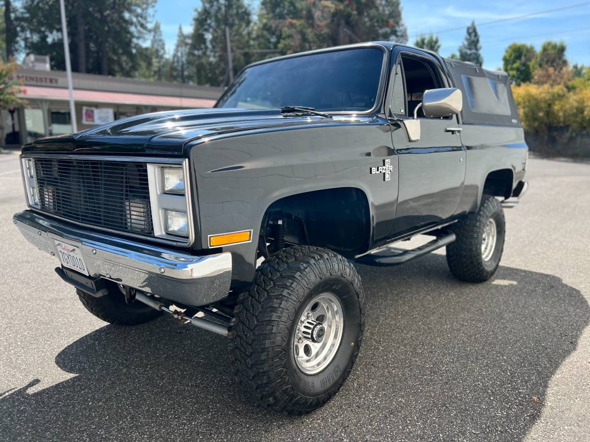Chevy-k5-blazer-4x4-1988-black-9