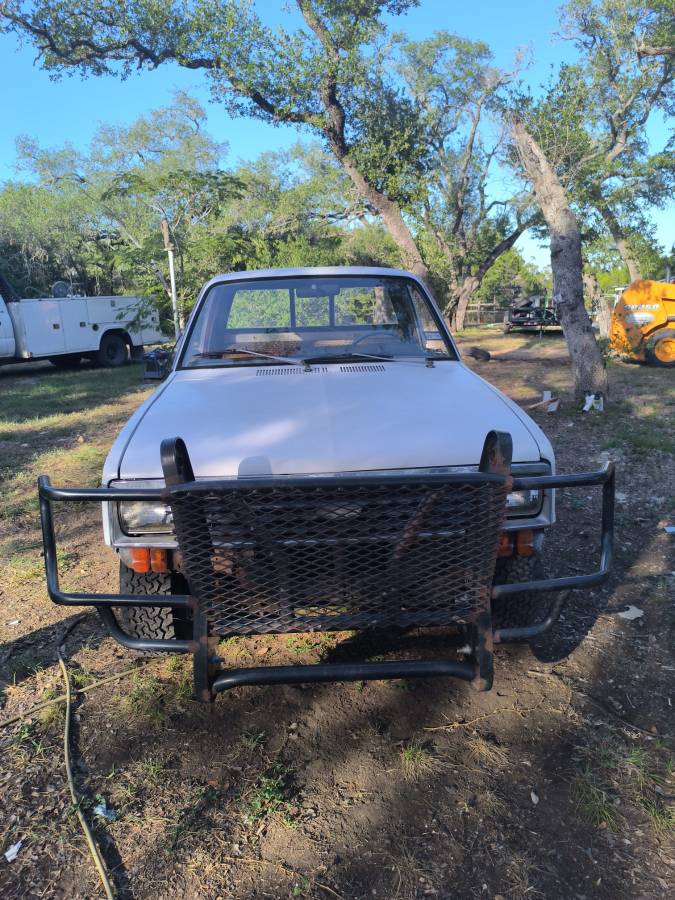 Chevy-luv-diesel-1982-silver-1