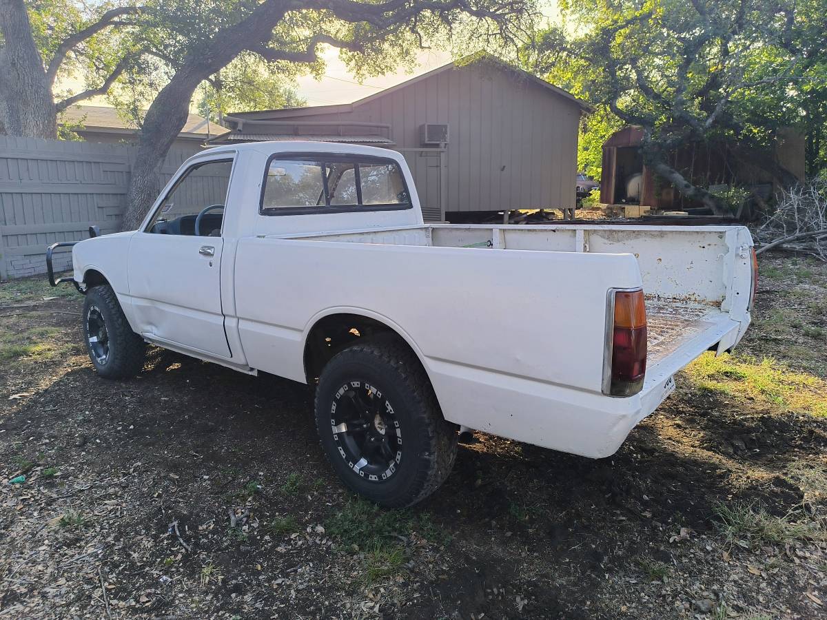 Chevy-luv-diesel-1982-silver-11