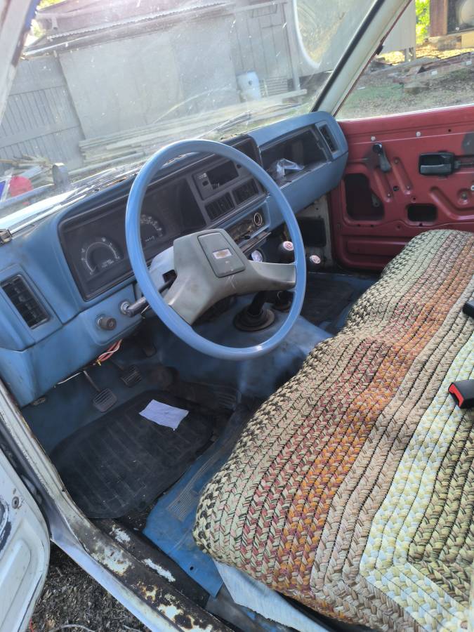 Chevy-luv-diesel-1982-silver-12