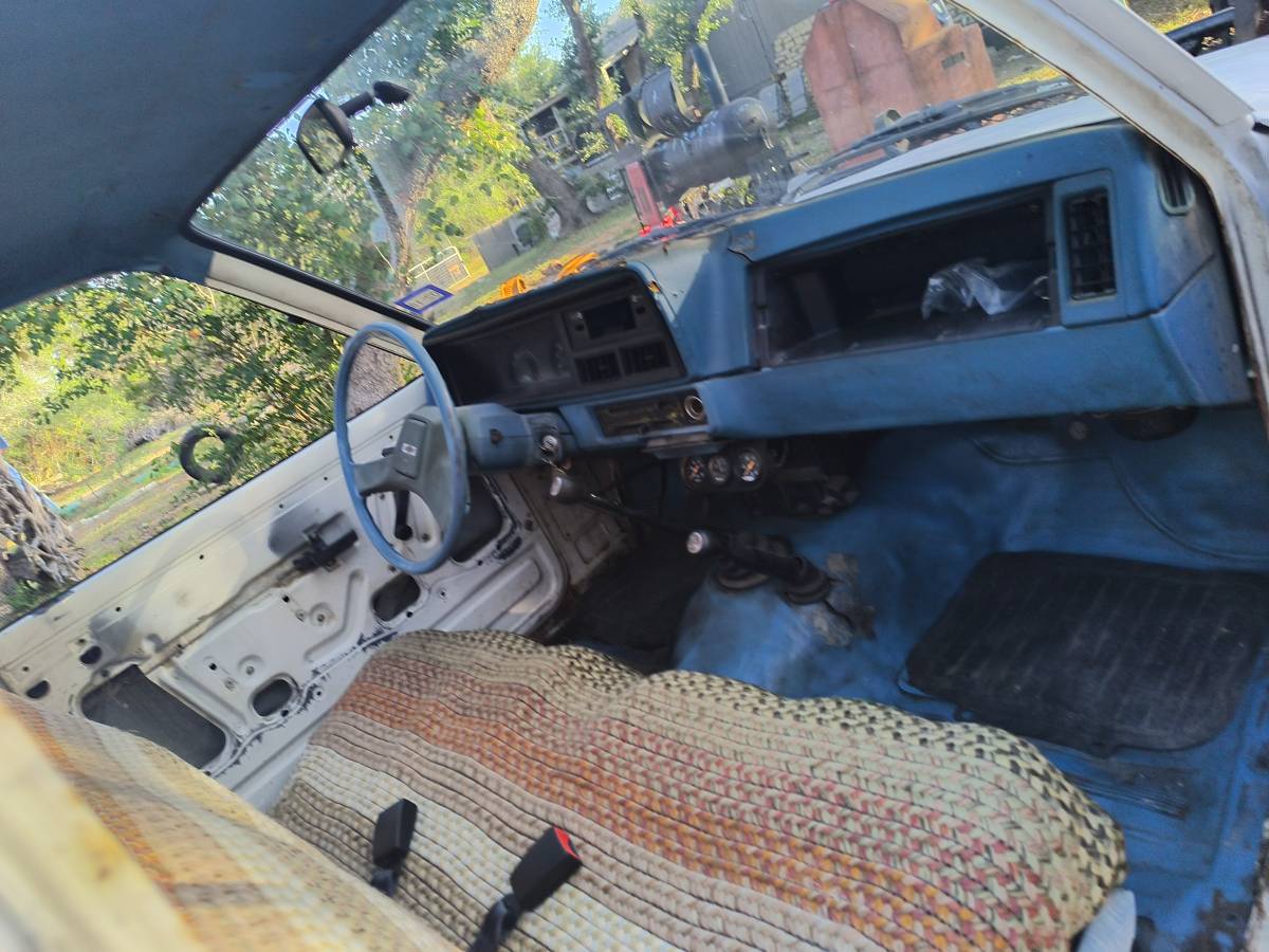 Chevy-luv-diesel-1982-silver-2
