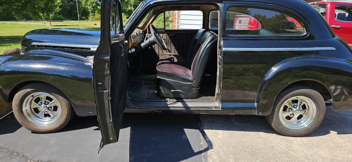 Chevy-master-deluxe-1941-black-4