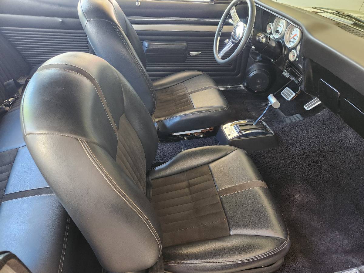Chevy-nova-1970-silver-17