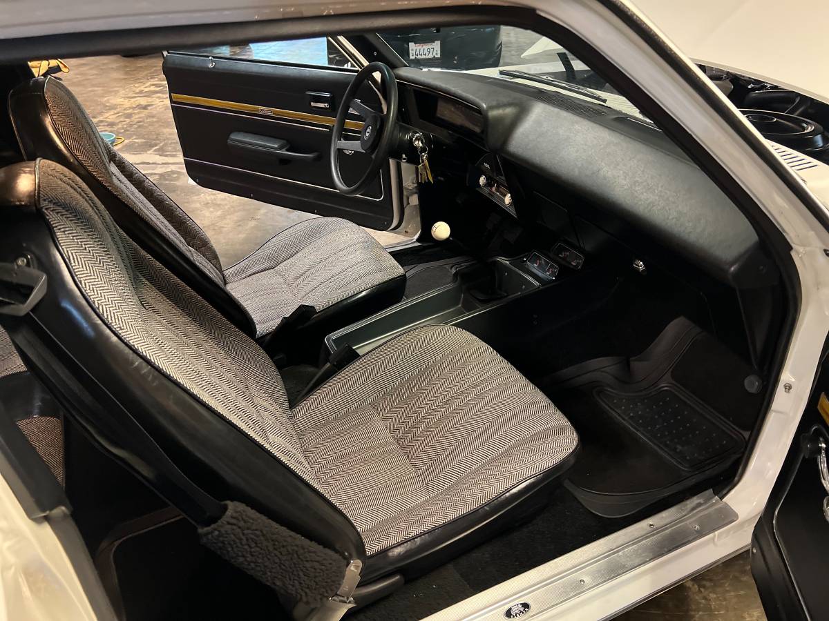 Chevy-nova-1975-white-12