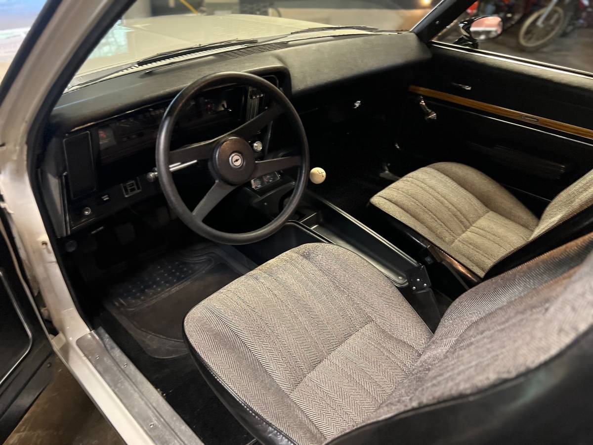 Chevy-nova-1975-white-9