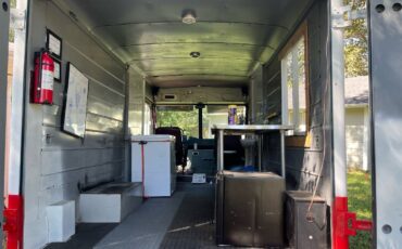 Chevy-p-20-stepvan-diesel-1988-white-9