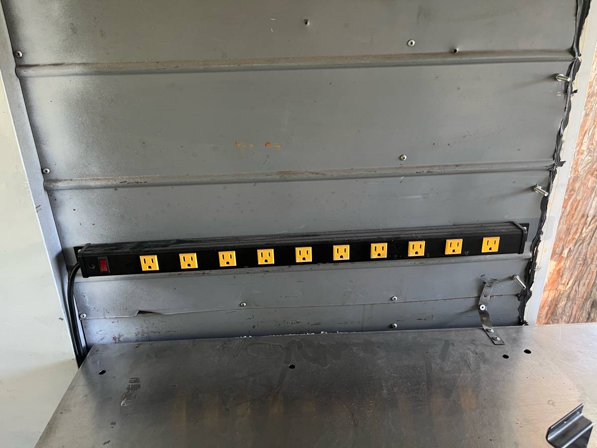 Chevy-p-20-stepvan-diesel-1988-white