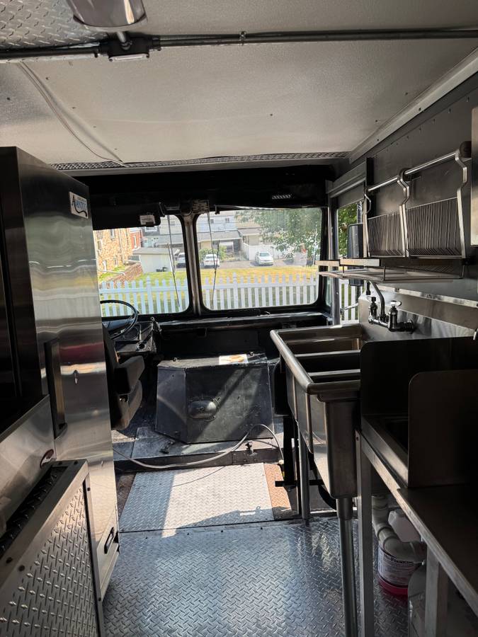 Chevy-p30-1979-black-6
