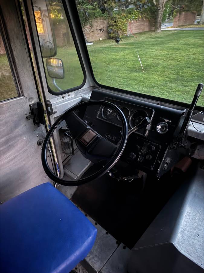 Chevy-p30-step-truck-1986-custom-7
