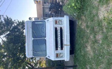 Chevy-p30-step-van-1975-white