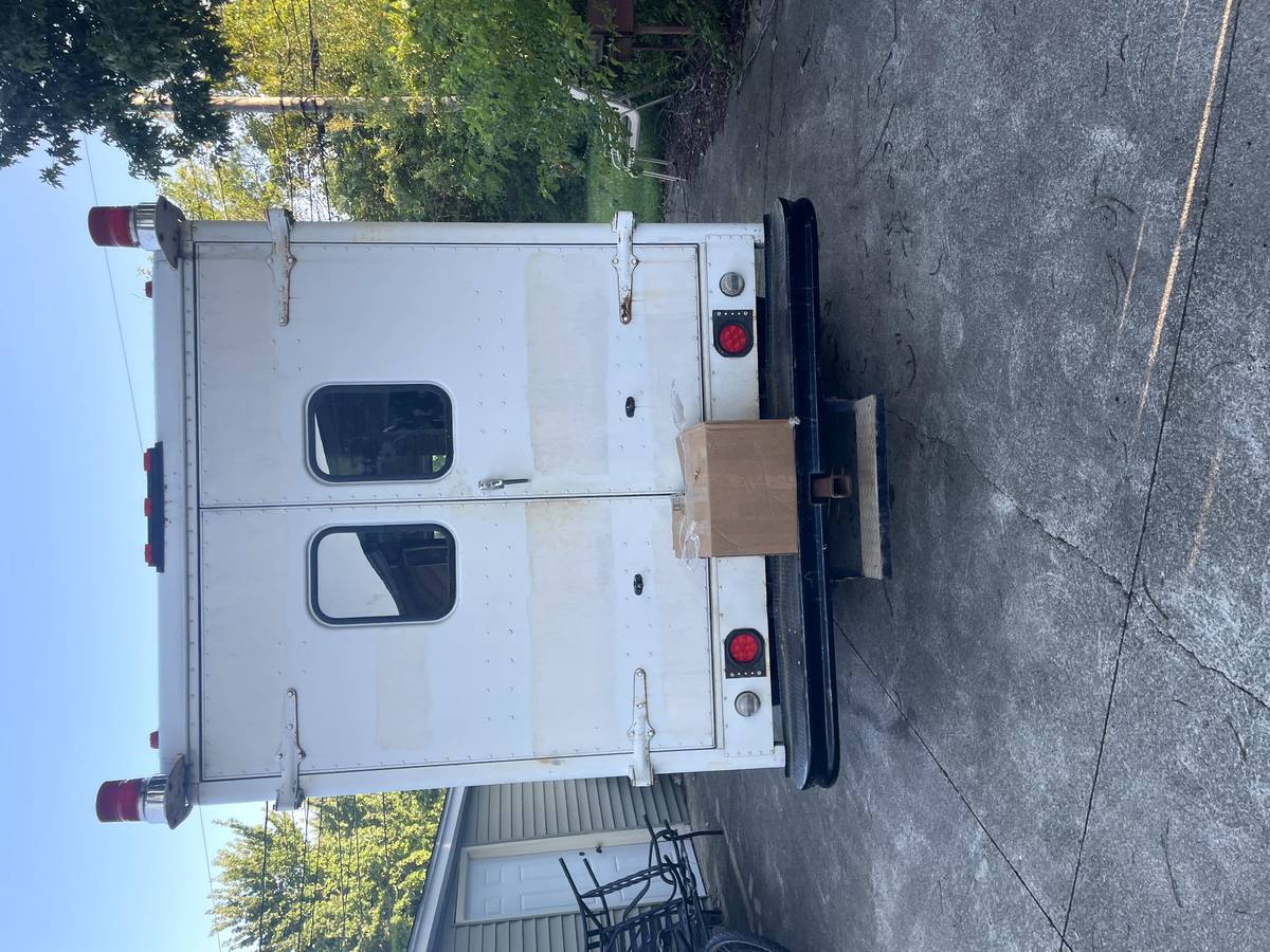 Chevy-p30-step-van-1975-white-6