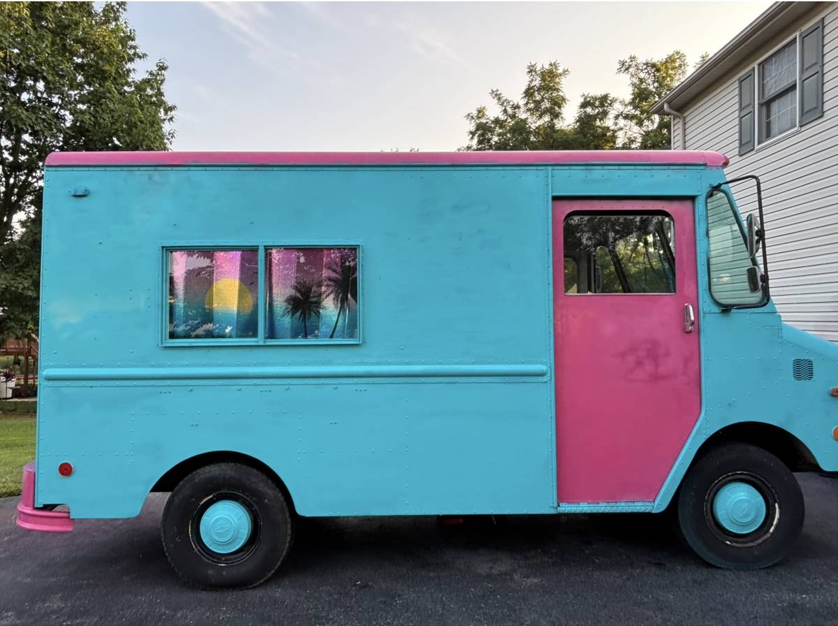 Chevy-p30-step-van-1980-4