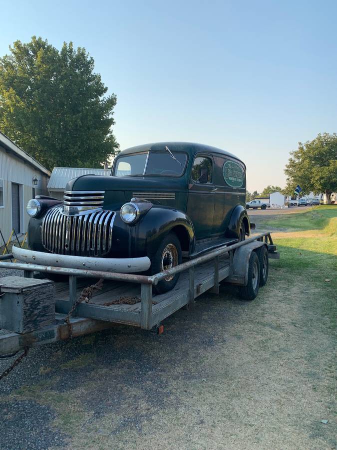Chevy-panel-truck-1946-green-1