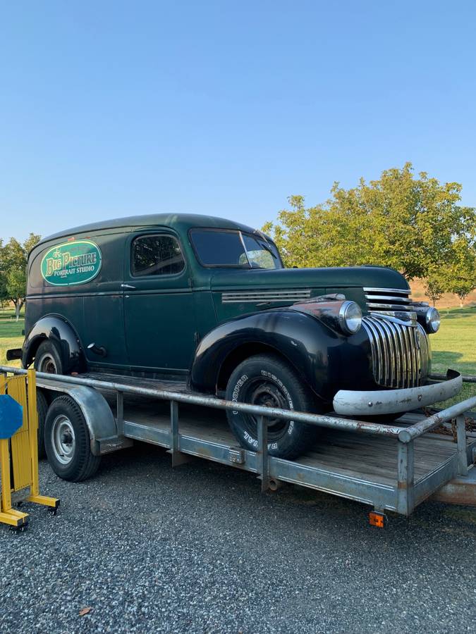 Chevy-panel-truck-1946-green-2