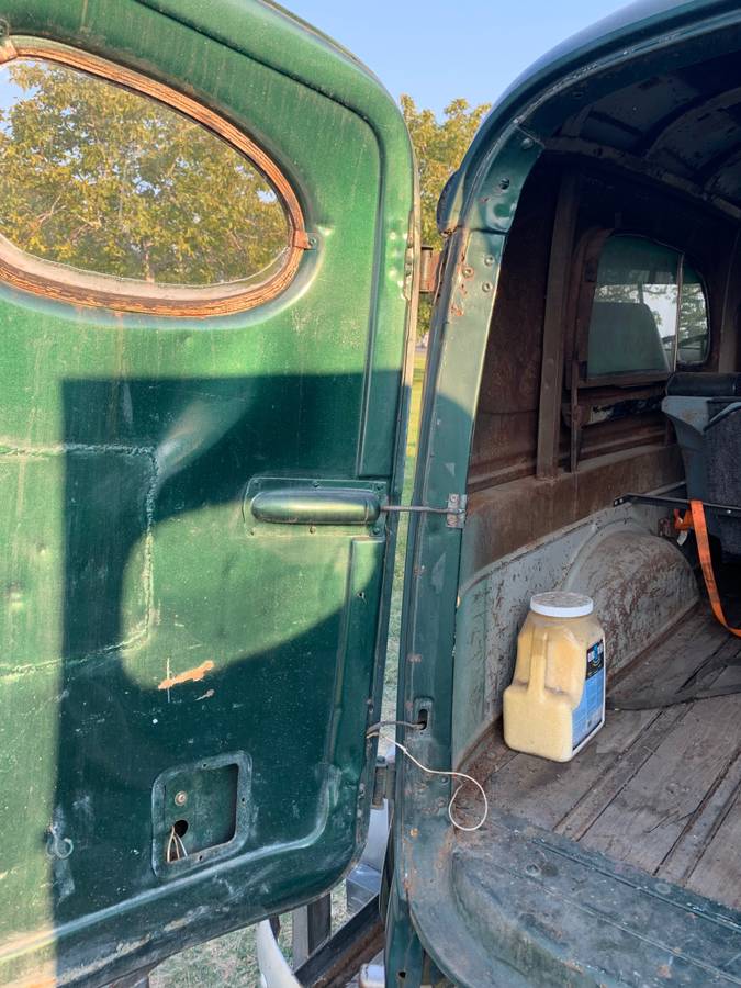 Chevy-panel-truck-1946-green-8